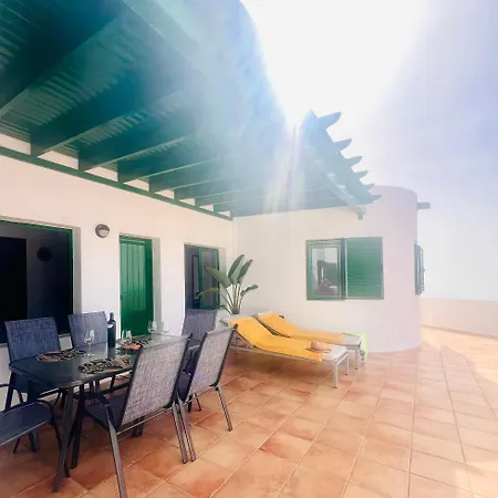 Lanzarote Moon فيلة